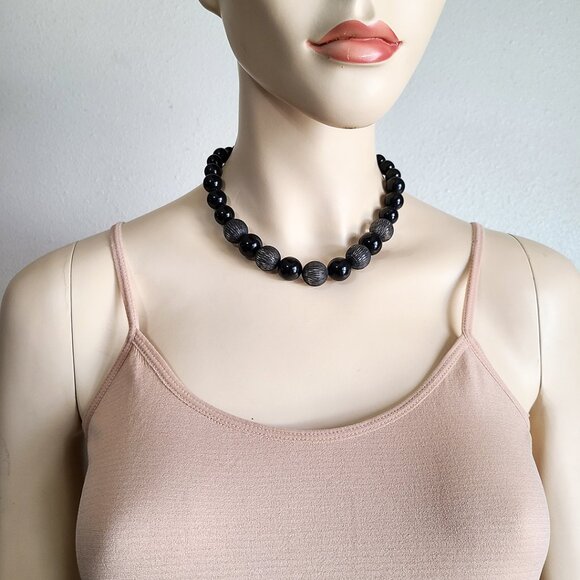 vintage etched bead necklace - Picture 1 of 4